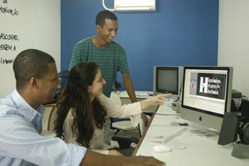 http://www.jornalorebate.com.br/242/doc-equipe.jpg