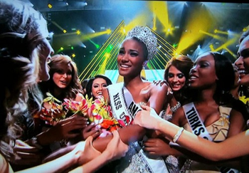 http://www.jornalorebate.com.br/289/miss3.bmp