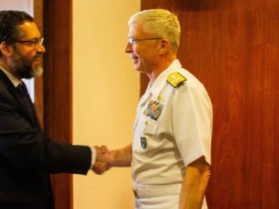 Um almirante americano quer o Brasil em guerra