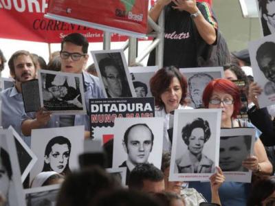 Como a psicologia explica o porquê de haver pessoas que negam a ditadura