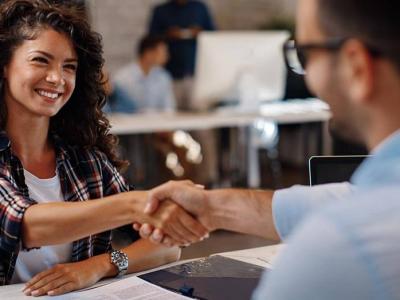 Empresas são obrigadas a contratar estagiários?