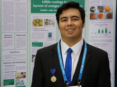 Brasileiro cria conservante natural que substitui agrotóxico e se destaca em feira internacional de ciências